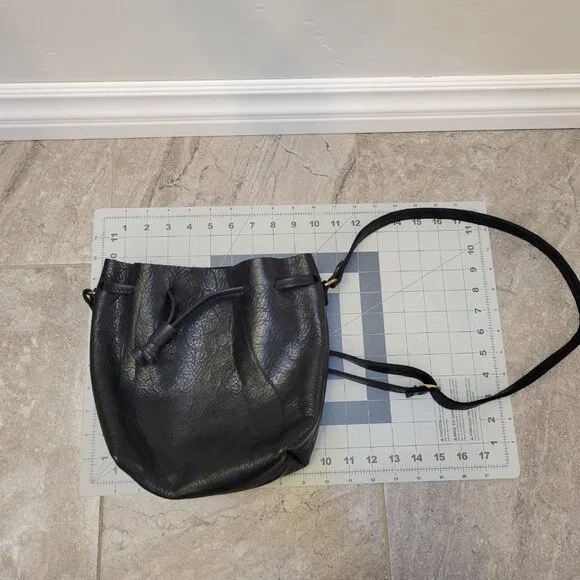 Portland Leather Pebbled Black Bucket Bag - Picture 8 of 8